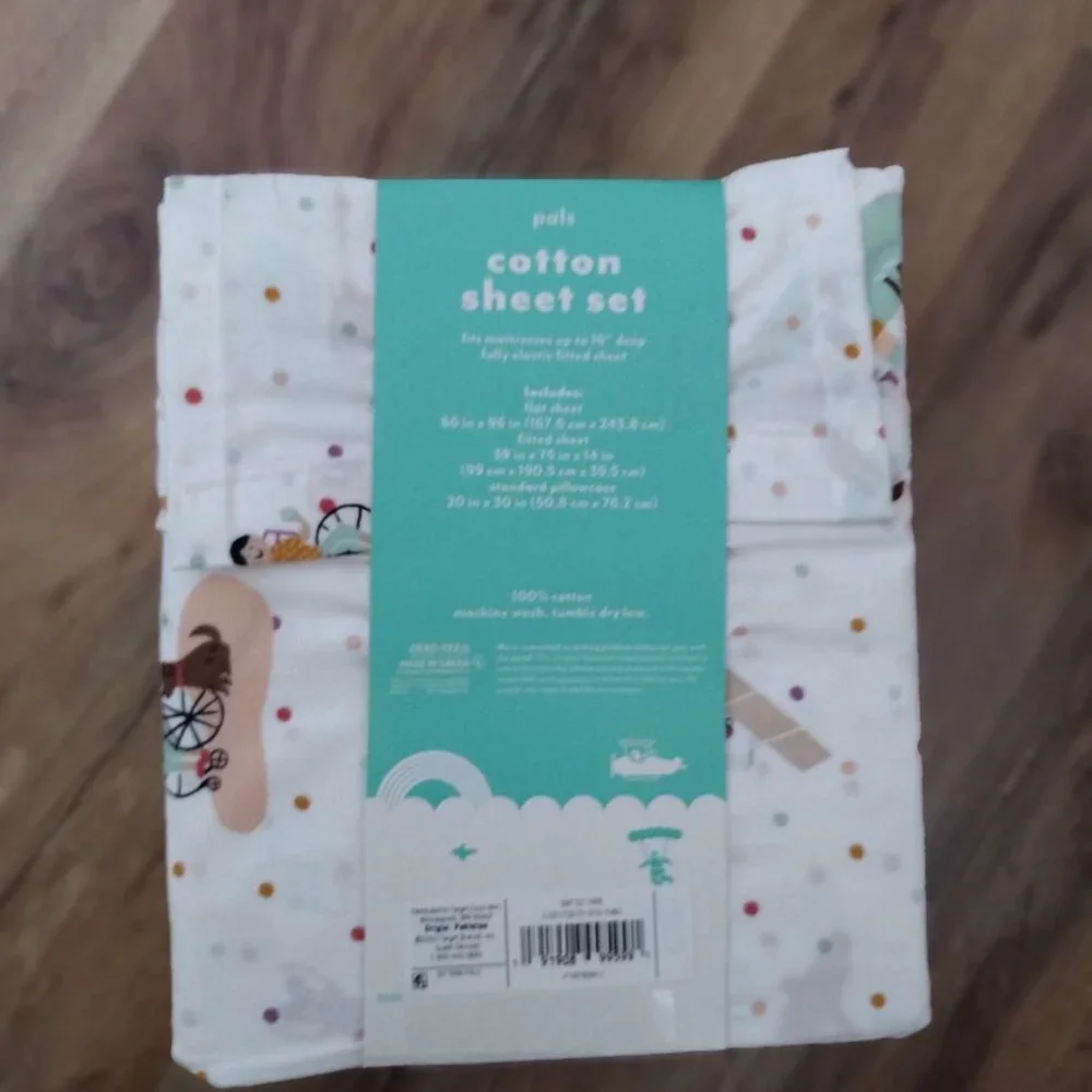 100 % cotton Twin size Pillowfort sheet set for kids Pals Multicolor Beautiful